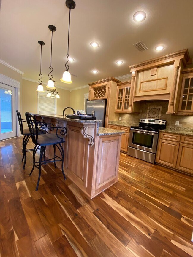 Building Photo - Shell Landing East!!! FRESH PAINT!!! NEW FLOORING!!!