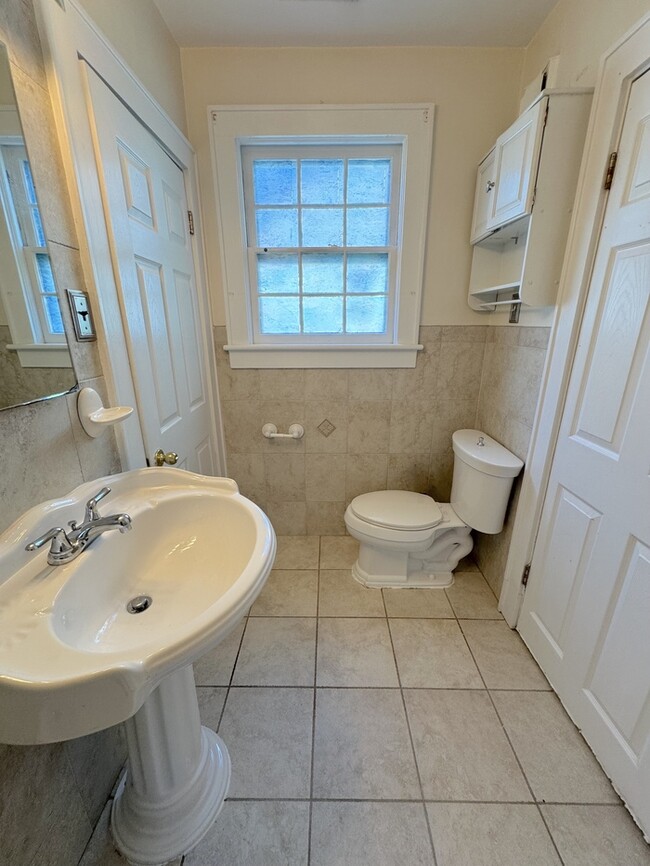 Building Photo - Charming Two-Bedroom Single Family Home with Detached Garage