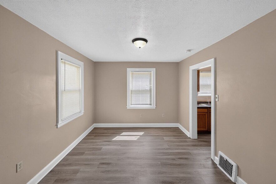 Building Photo - 1337 Ivydale Ave SW