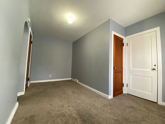 Building Photo - Studio Apartment in Dowagiac