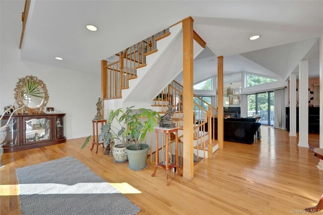 Building Photo - 2 Meadowwood Ln