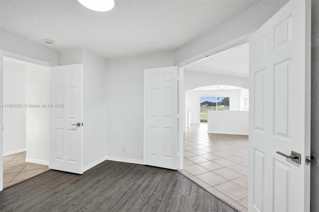 Building Photo - 6305 Willoughby Cir