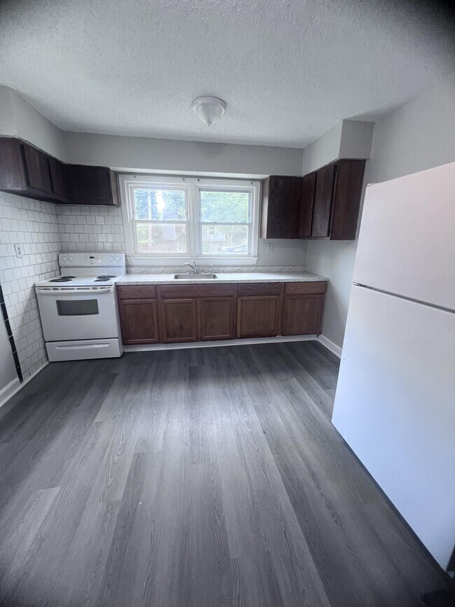 Building Photo - 607 Cross St