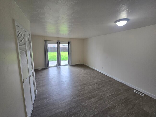 Building Photo - 104 Poplin Pl