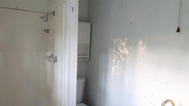 Building Photo - 6644 Bonanza Dr