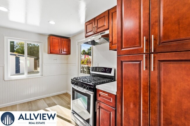 Building Photo - 452 S Shaffer St