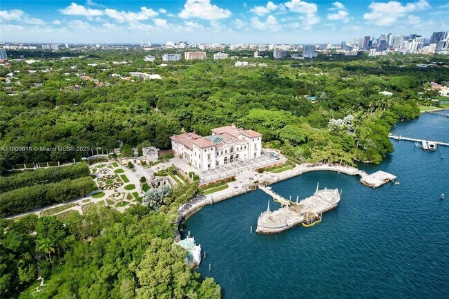 Building Photo - 2678 Tigertail Ave