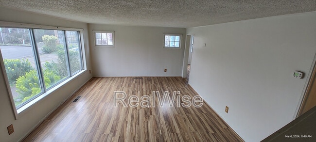 Building Photo - 355 W Selmar Ct