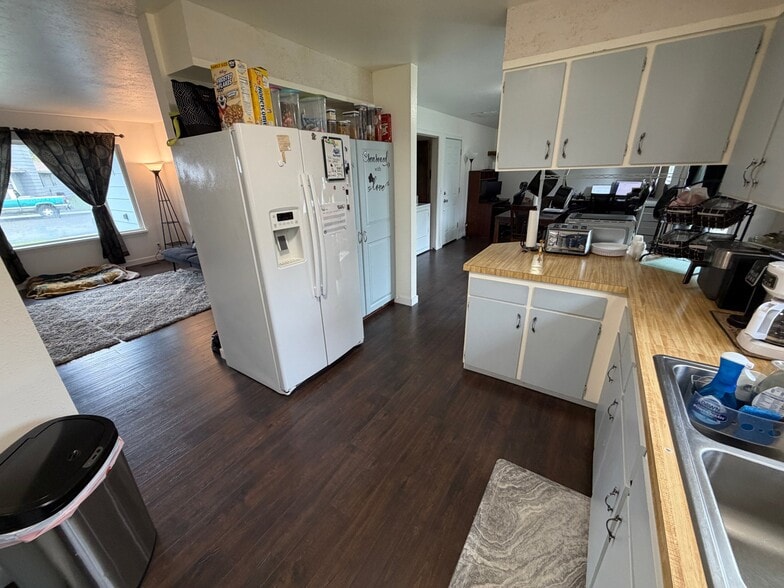 Building Photo - 127 Goodall St