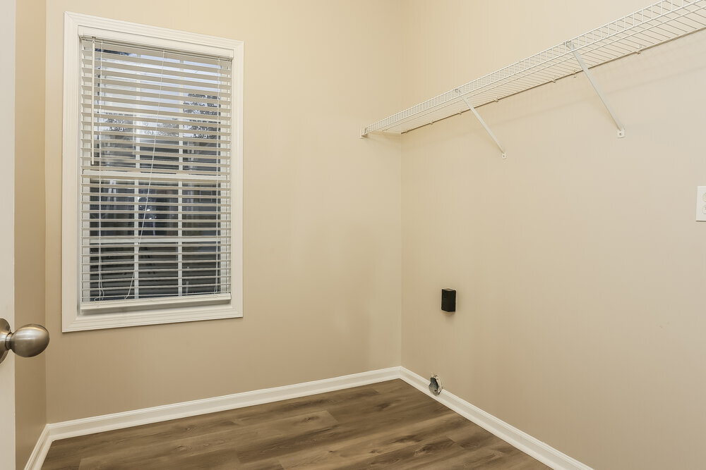 Building Photo - 5980 Tate Dr