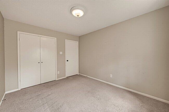 Building Photo - 22619 Old Church Ln
