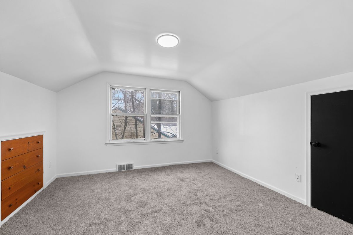 Building Photo - 18525 Westmoreland Rd