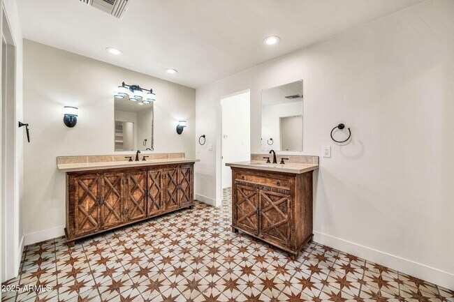 Building Photo - 4531 E Quartz Mountain Rd