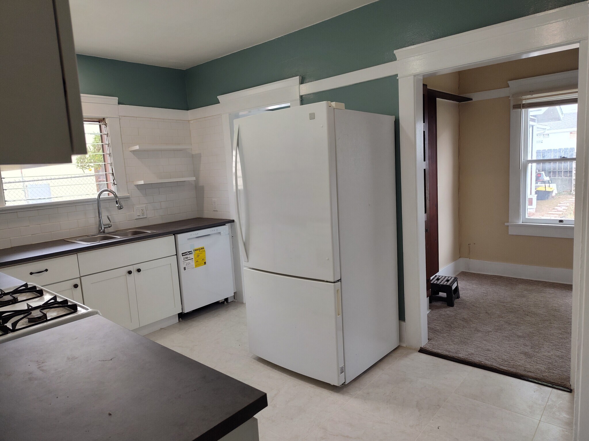 Kitchen - 4210 Highland Ave