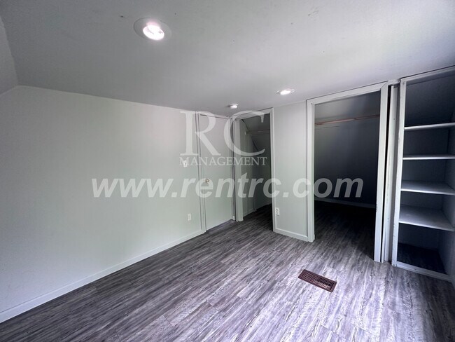 Building Photo - 512 Griffin-