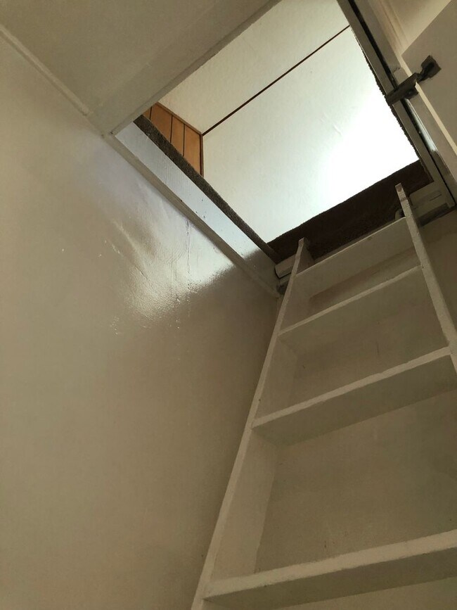 Building Photo - COMING SOON! Beautiful Home near Warner Brothers Studio! AVAILABLE 6/10/2026