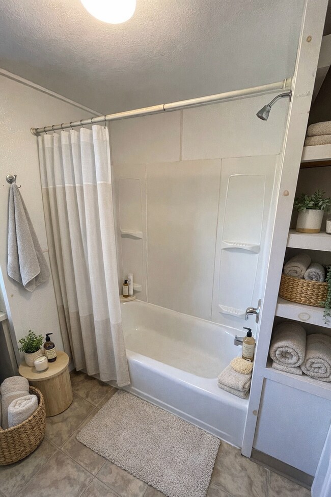 Building Photo - 4729 McCulloch St