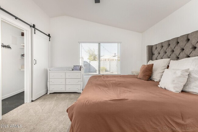 Building Photo - 10420 W Reade Ave