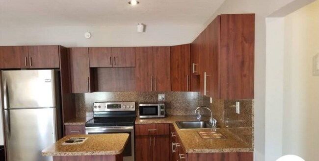 Building Photo - 60 W 60th St