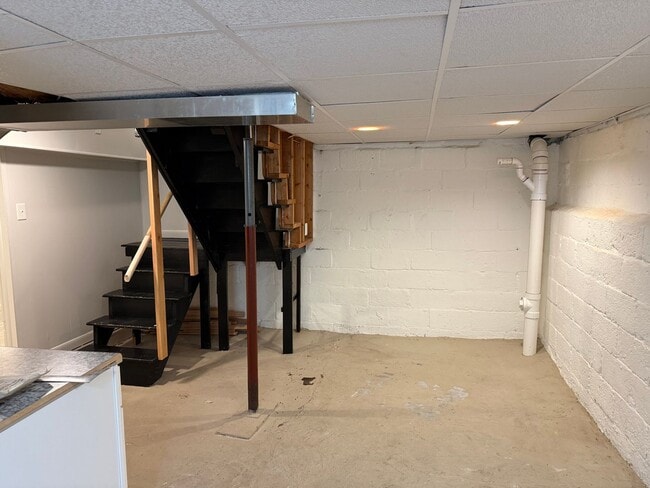 Building Photo - Newly Renovated 3-Bedroom, 1-Bathroom End-Row Townhome with Bonus Room & Backyard!