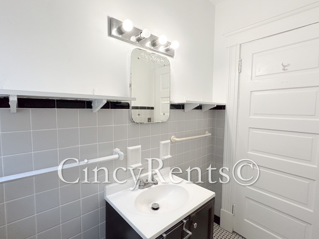 Building Photo - 3570 Edwards Rd