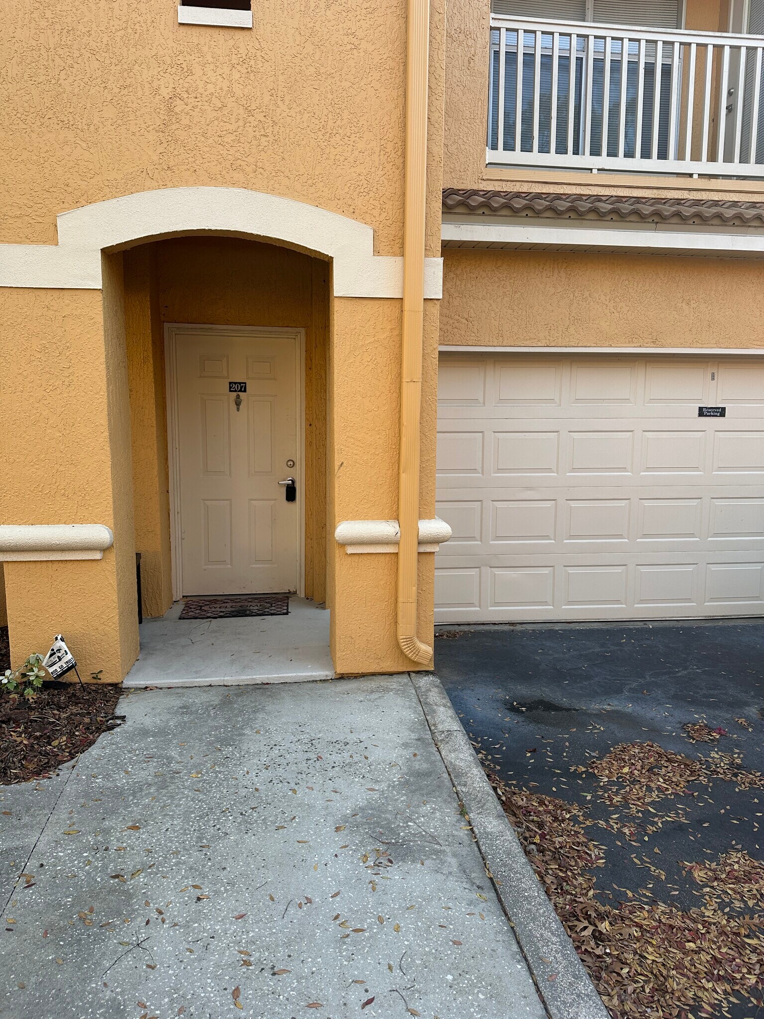 Building Photo - 8819 Villa View Cir