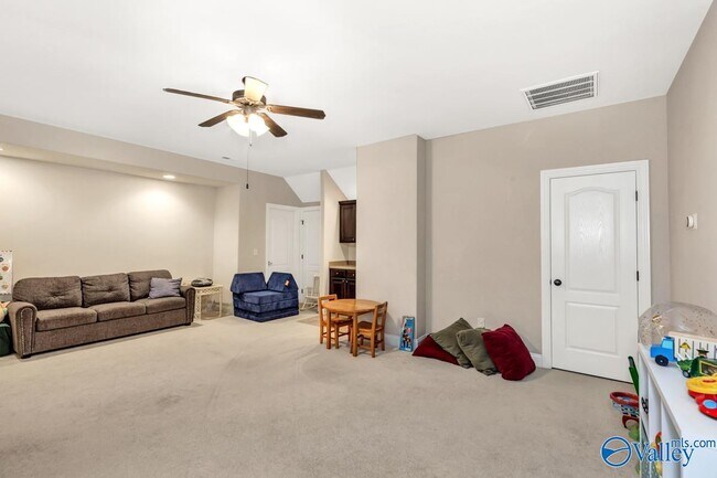 Building Photo - 230 Bishop Farm Way