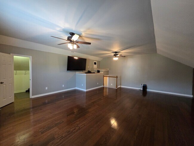 Building Photo - MOVE-IN SPECIAL!! $250 OFF First Month