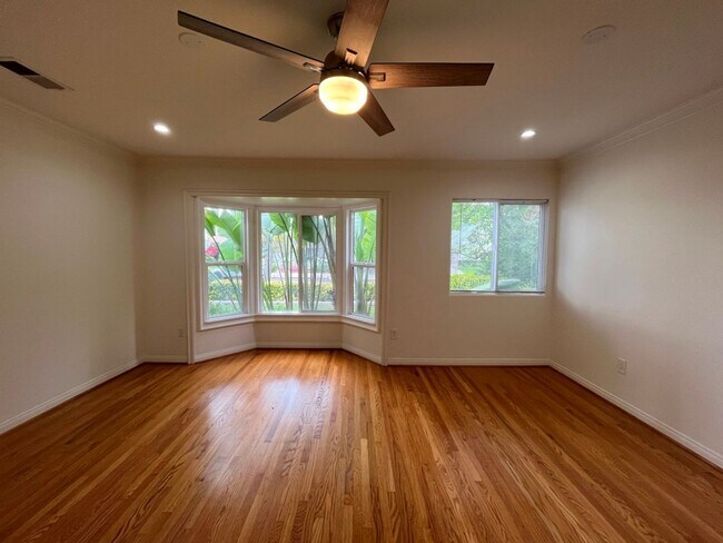 Building Photo - MOVE-IN READY! House w/full guest unit; near Ventura Blvd!