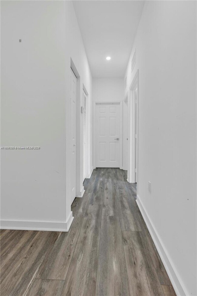 Building Photo - 1350 Crystal Way