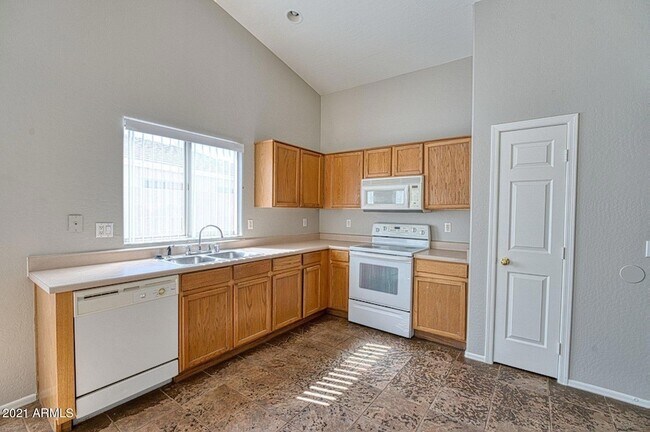 Building Photo - 10783 W Edgemont Ave