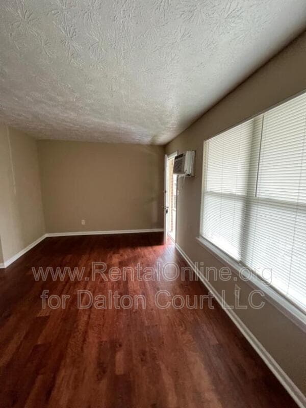 Building Photo - 1972 Cambridge Dr