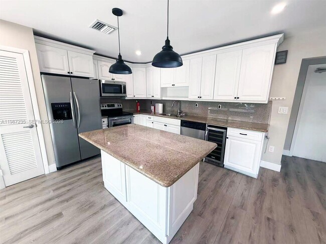 Building Photo - 1804 SW 104th Ct