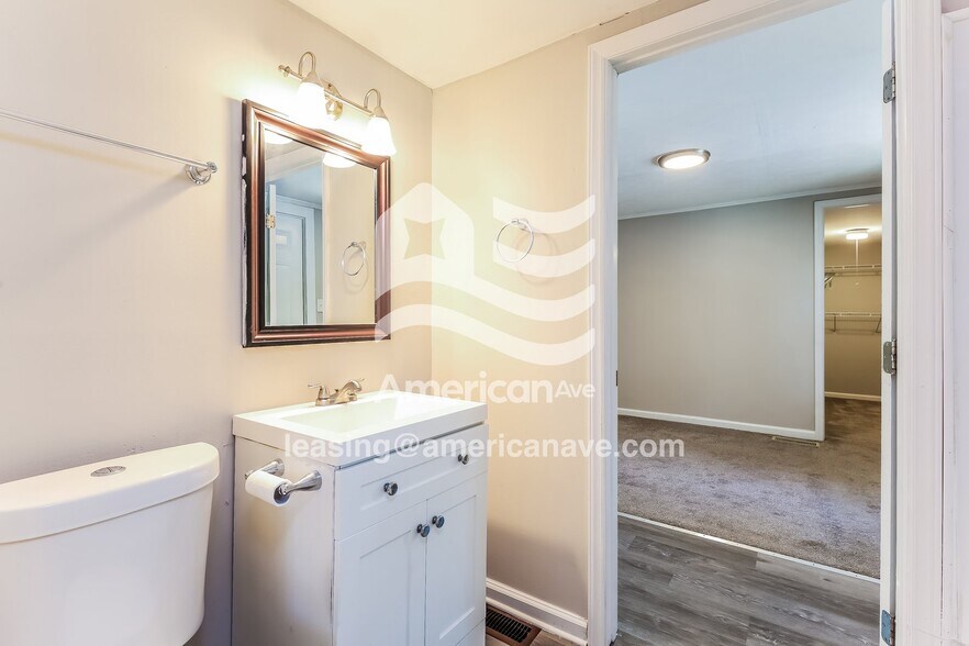 Building Photo - 17 Carter St