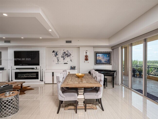 Building Photo - 3415 N Ocean Dr