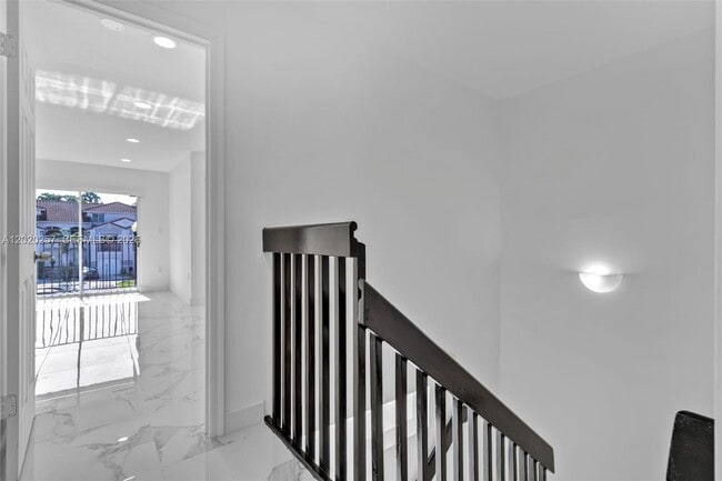 Building Photo - 10245 SW 154th Pl