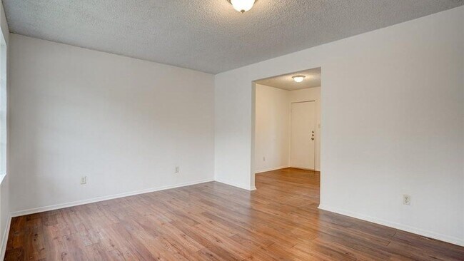 Building Photo - 724 Old Martindale Rd