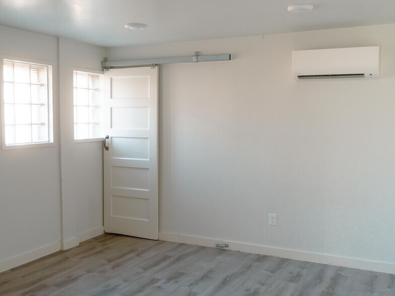 Building Photo - 2500 S Van Buren St