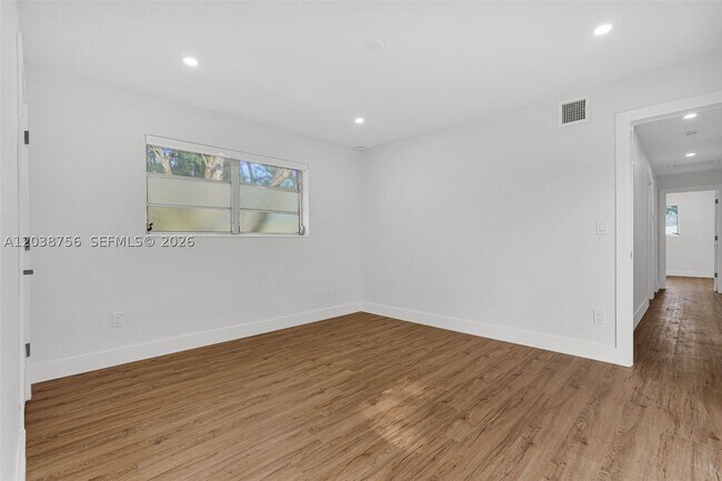 Building Photo - 8201 SW 42nd St