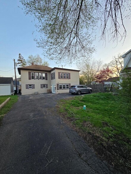 Building Photo - 10 Lawndale St