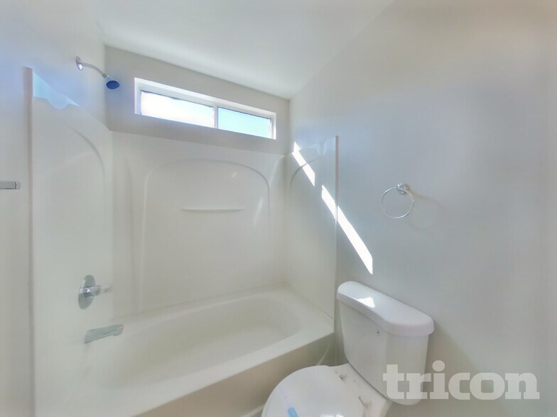 Building Photo - 3921 W Irwin Ave