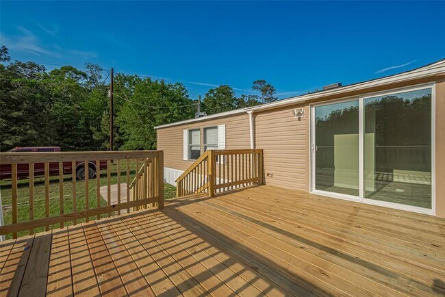 Building Photo - 8856 Greenwood Dr