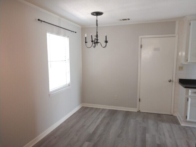 Building Photo - 1107 Caroline Ave