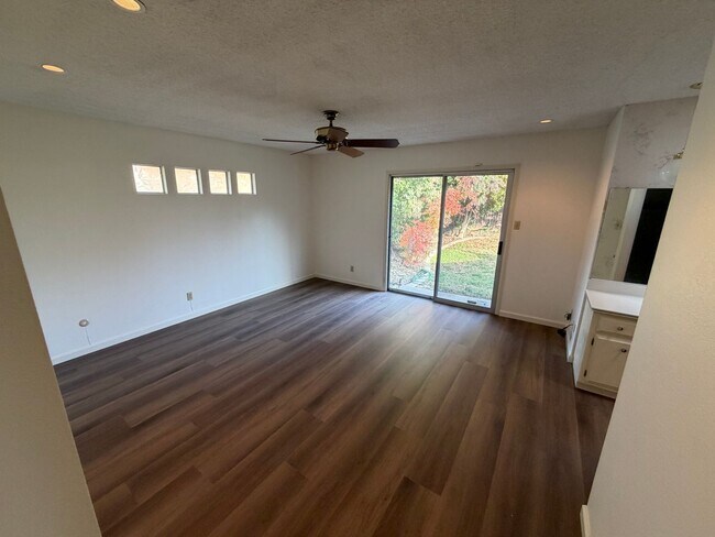 Building Photo - 3 Bedroom | 2 Bathroom | Single-Family Home in Sacramento