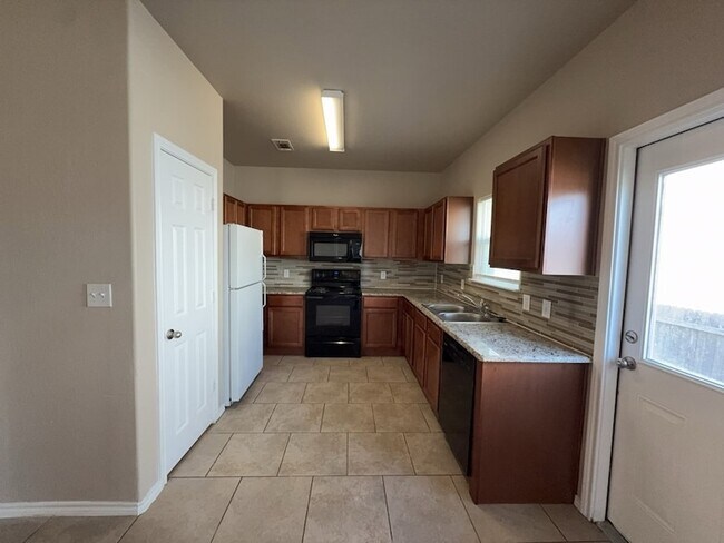 Building Photo - 704 E College St