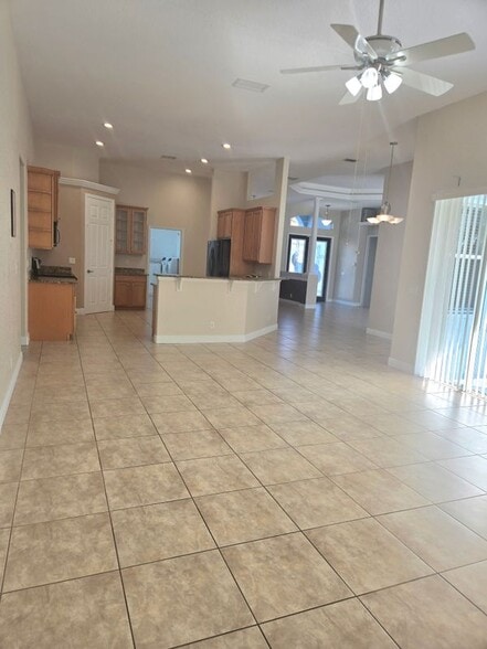 Building Photo - 2472 SW Valnera St