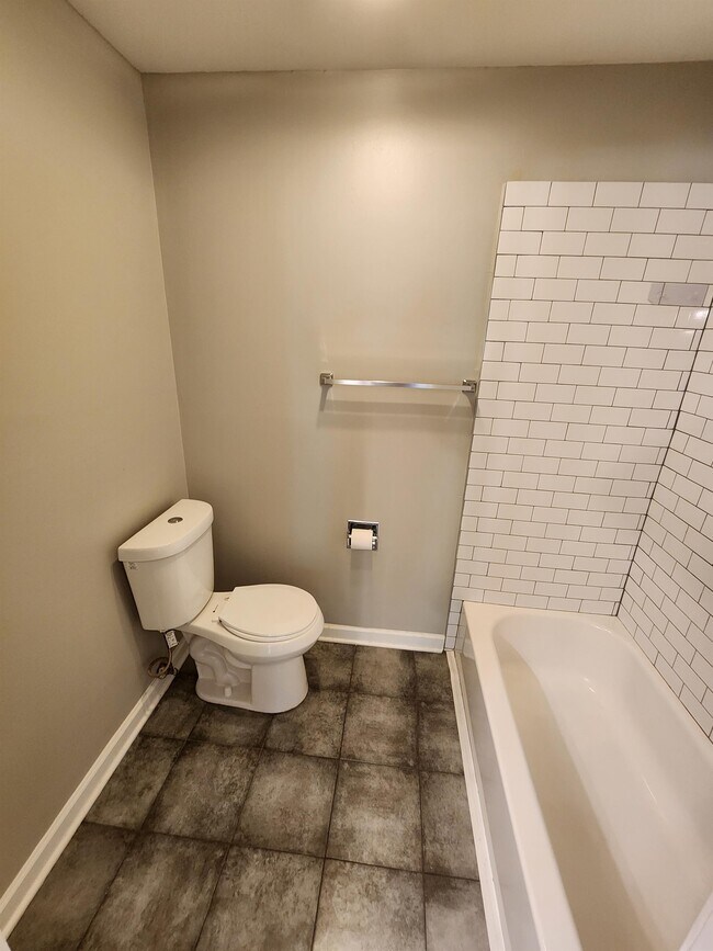 Building Photo - 67 Montre Square NW