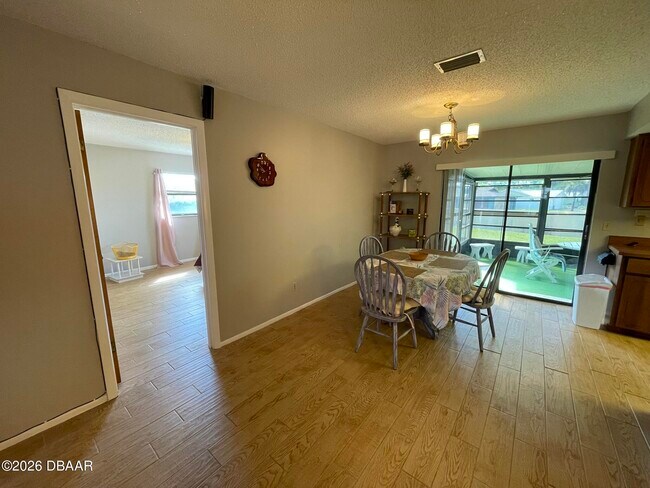 Building Photo - 1000 Egret Ct