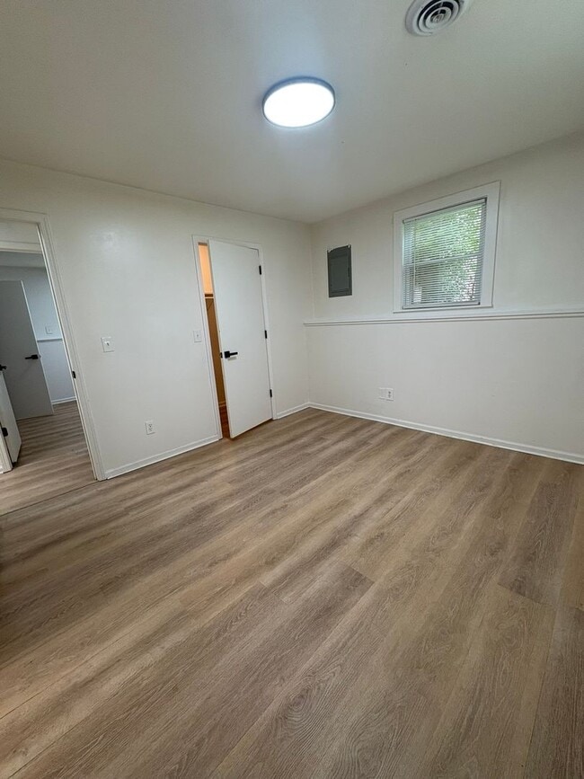 Building Photo - Delightful 2 Bedroom Bungalow Home-317 Woods