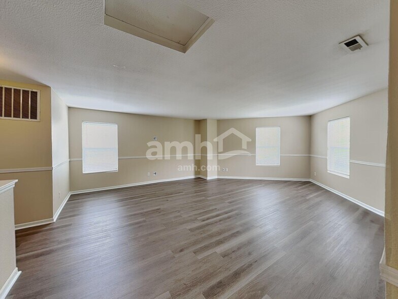 Building Photo - 1373 Bluestem Dr